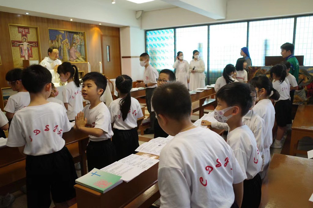 Macau - Misa con los niños de la Escuela
