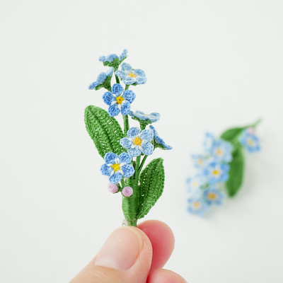 勿忘草(ワスレナグサ)のブローチ (受注制作、お花、お花モチーフ、青 