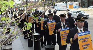 UAL Picketing the United Investor Day at WiIlis Tower, April 19, 2023