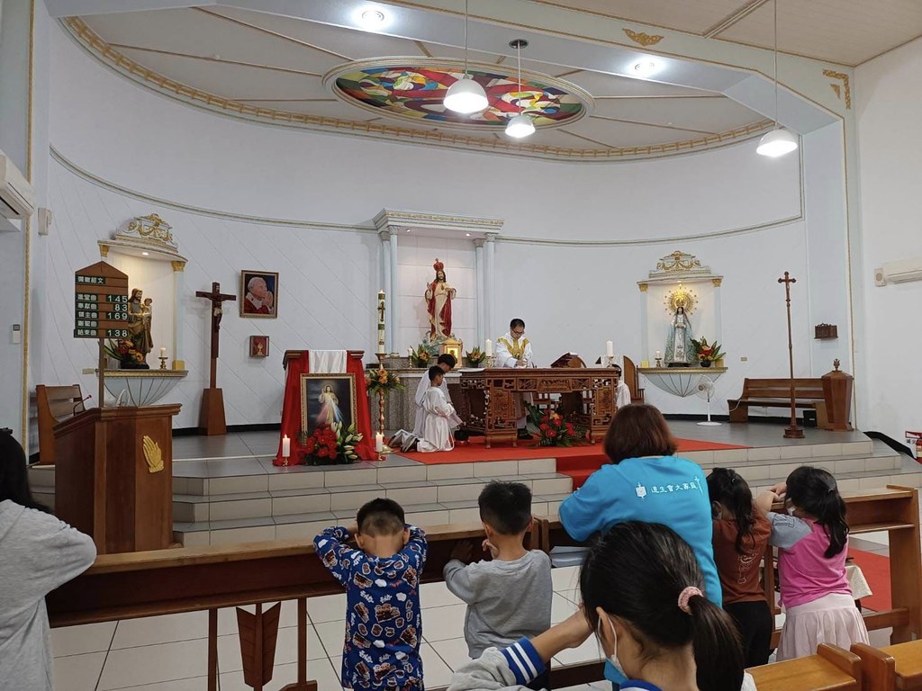 Taiwán - Misa con los niños del Catecismo