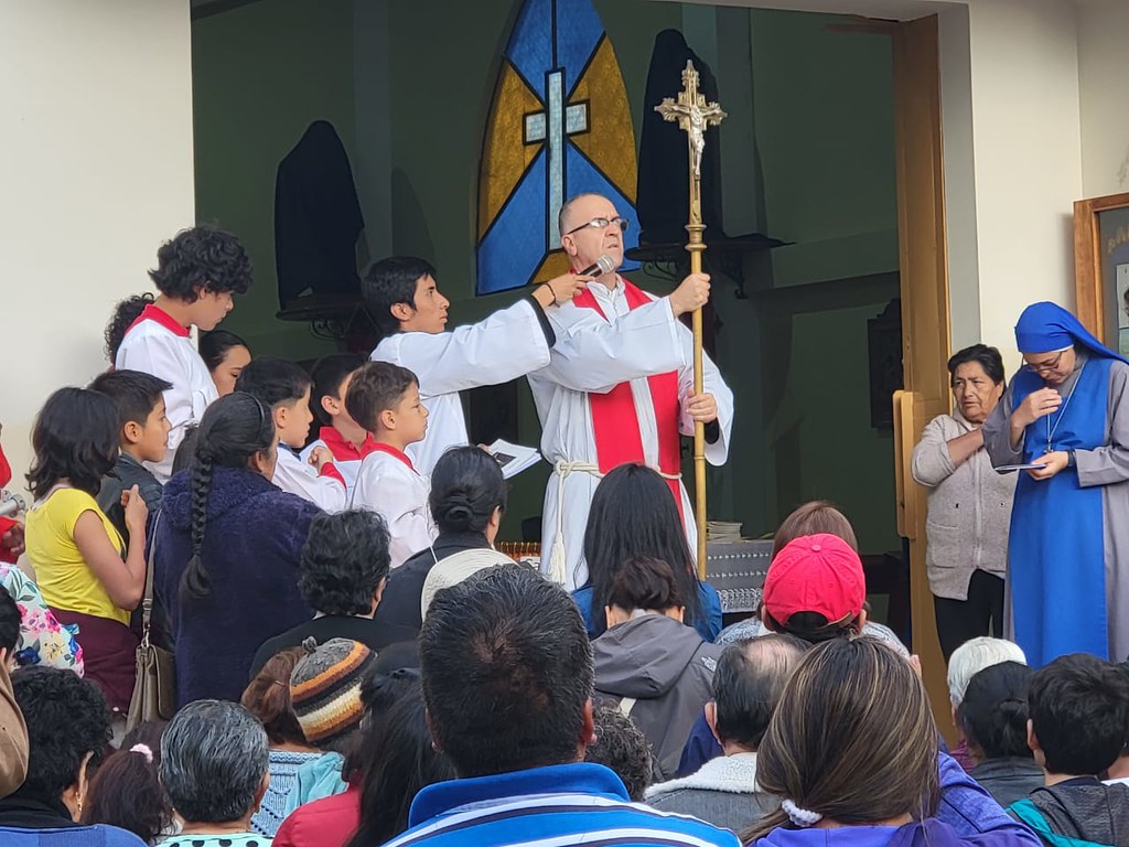 Ecuador - Viernes Santo en la Parroquia Nuestra Señora del Rosario en Loja