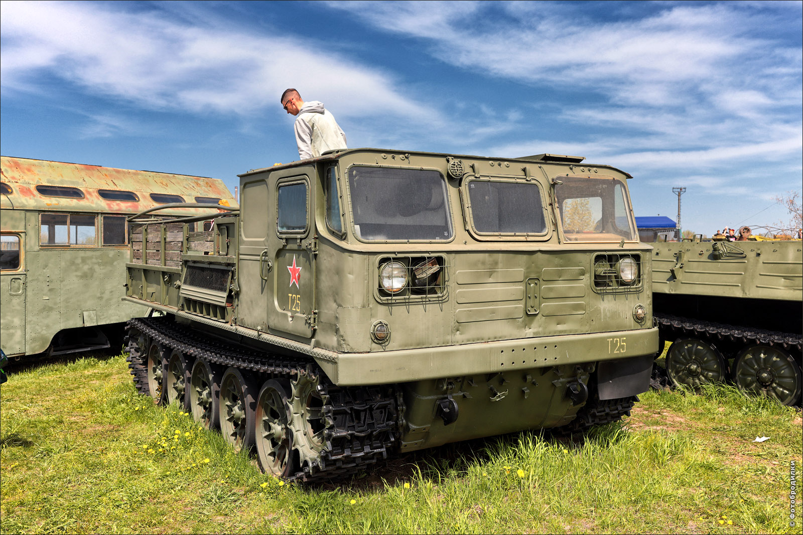 Средний гусеничный быстроходный артиллерийский тягач АТС-59Г, Тольятти, Россия