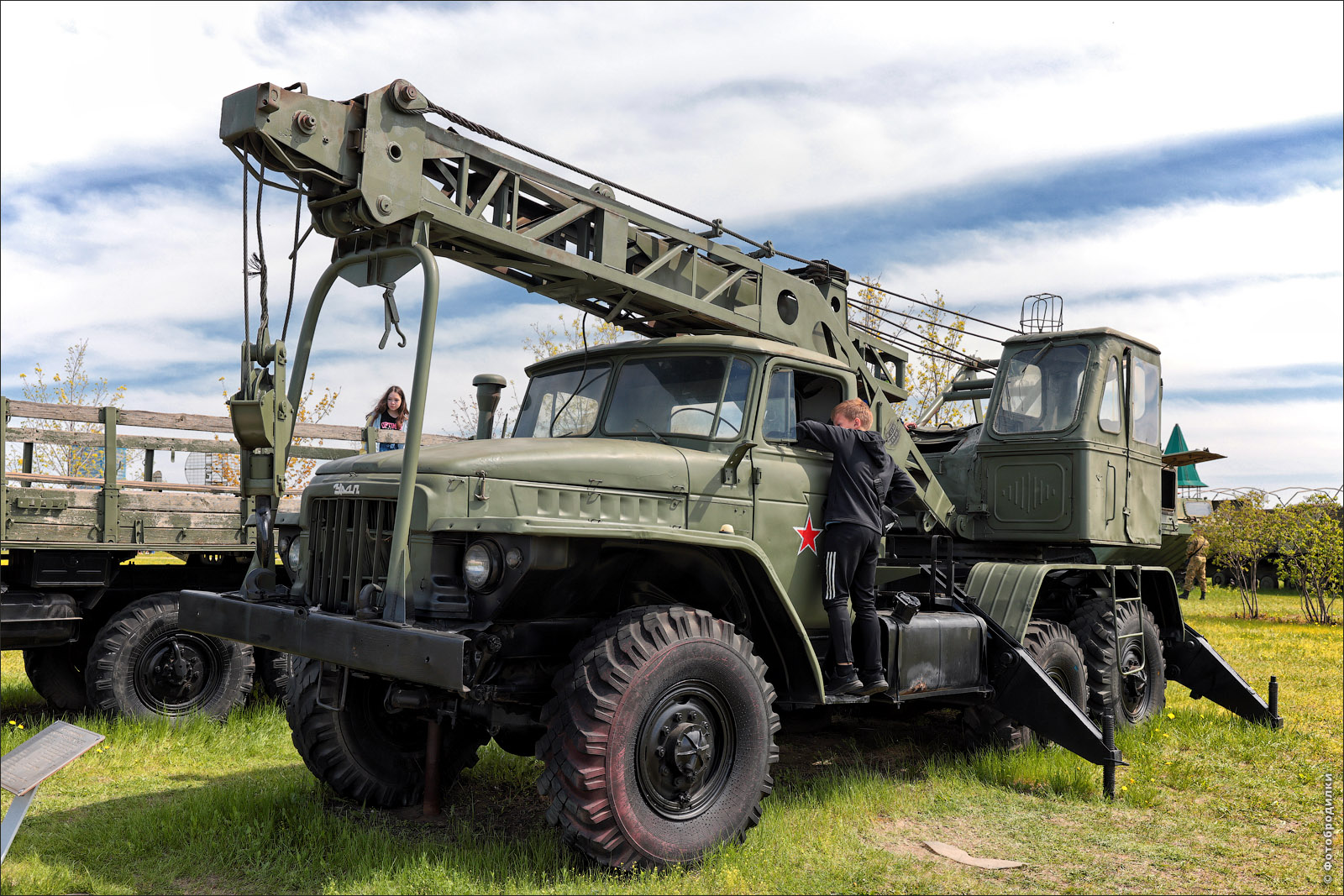 Кран автомобильный воинского назначения 8Т-210 на базе Урал-375Д, Тольятти, Россия