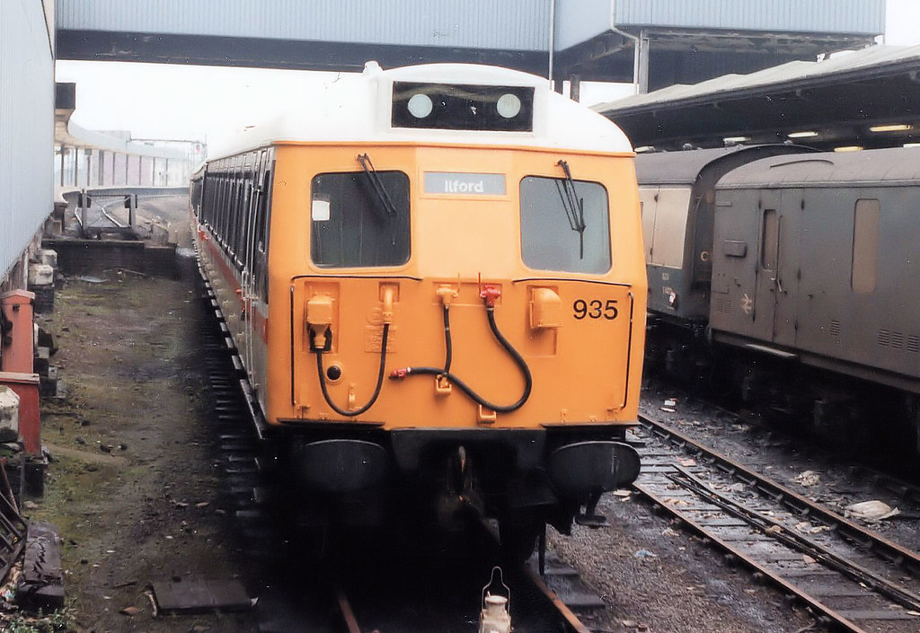 02822 305935 Leeds Station 23.04.1989