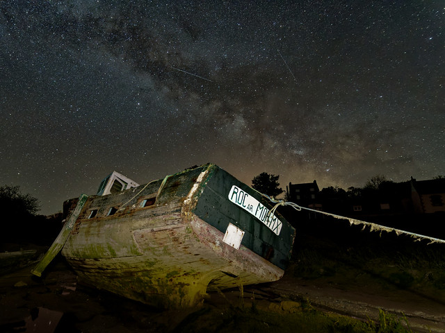 Fishing boat under the milky way at the Toul-an-hery harbour (Plestin-les-grèves)