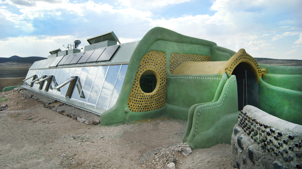 Biodiesel33, South and east side of an Earthship passive solar home (CC-BY-SA-3.0), Taos County, New Mexico