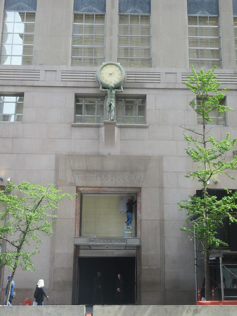 2023 Atlas Holding Up New Clock Tiffanys Entrance 5896