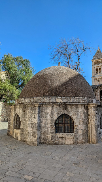 Jerusalem - Church of the Holy Sepulchre - Dome of the Ethiopian Church (Deir Al-Sultan) 01