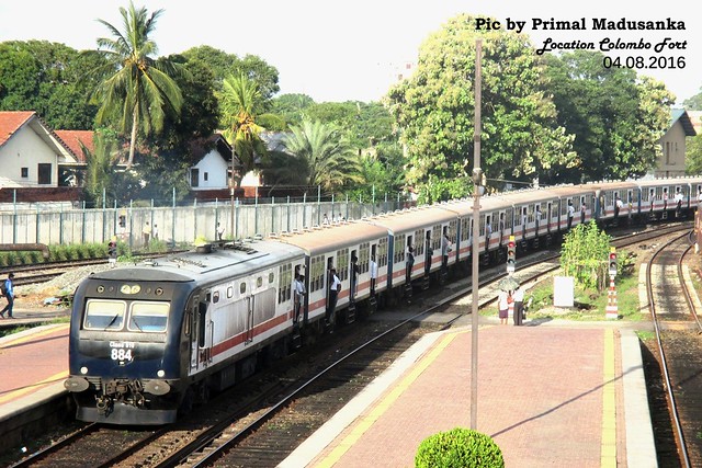 S10 884 arriving Colombo Fort (No 8759 Maradana-Kalutara South) in 04.08.2016