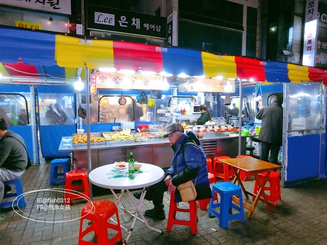 韓國釜山。BIFF廣場 半夜的布帳馬車宵夜 在釜山路邊吃宵夜