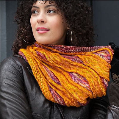 Tartine by Hanna Maciejewska is designed to be knit using two hanks of the MC and one hank of CC in either Malabrigo Rios or Washted.