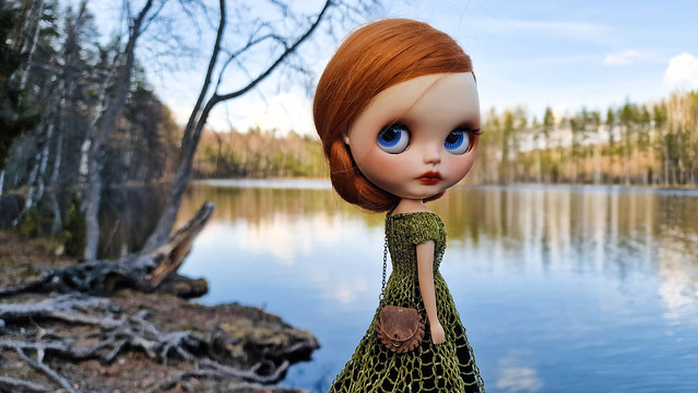 Strolling at the pond near our house. Wonderful place for a doll photo shoot 😊💙