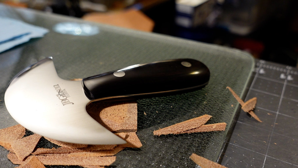 GIBSON DROP-POINT OR FRENCH STYLE ROUND KNIFE FOR LEATHER