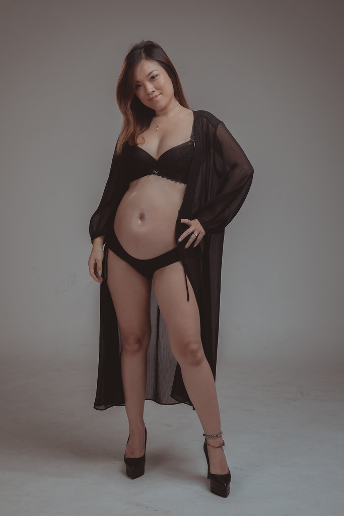 [孕婦寫真] 李依庭  全家福拍攝@迪司陽光攝影棚-最專業的團隊完成全家福照，拍出有溫度的照片! #孕婦寫真