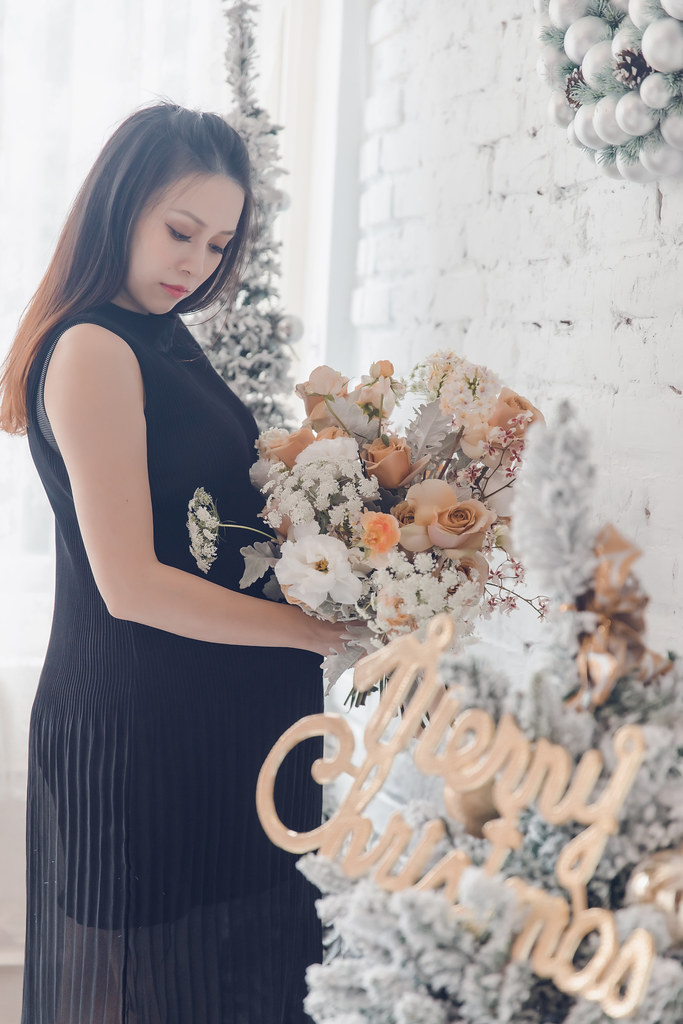 [孕婦寫真] 李依庭  全家福拍攝@迪司陽光攝影棚-最專業的團隊完成全家福照，拍出有溫度的照片! #孕婦寫真