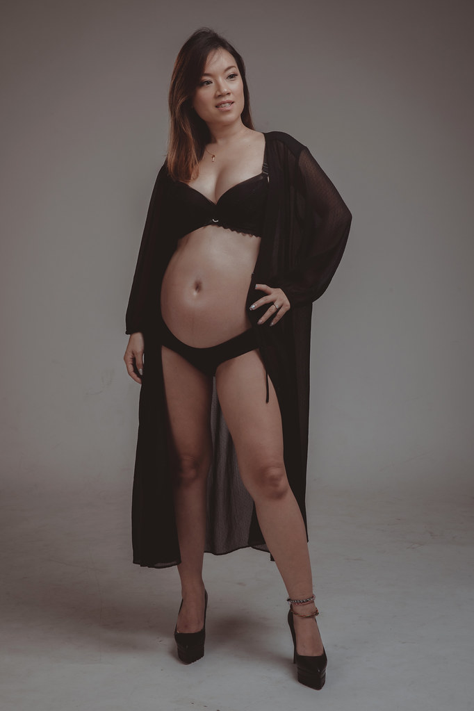 [孕婦寫真] 李依庭  全家福拍攝@迪司陽光攝影棚-最專業的團隊完成全家福照，拍出有溫度的照片! #全家福照