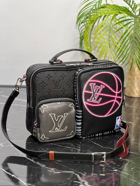 LOUIS VUITTON - Messenger Multi-pocket Bag #louisvuitton #messengerbags #designerbags #louisvuittonbags
