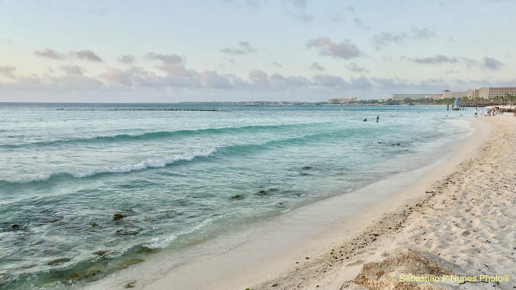 Aruba, twilight zone around Eagles Beach,  Final da tarde ao redor da Praia Eagles em Aruba