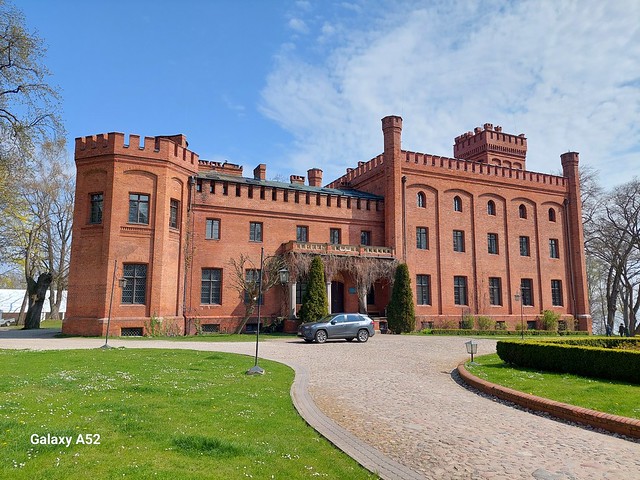 Zamek Rzucewo / Schloss Rutzau und Ställe