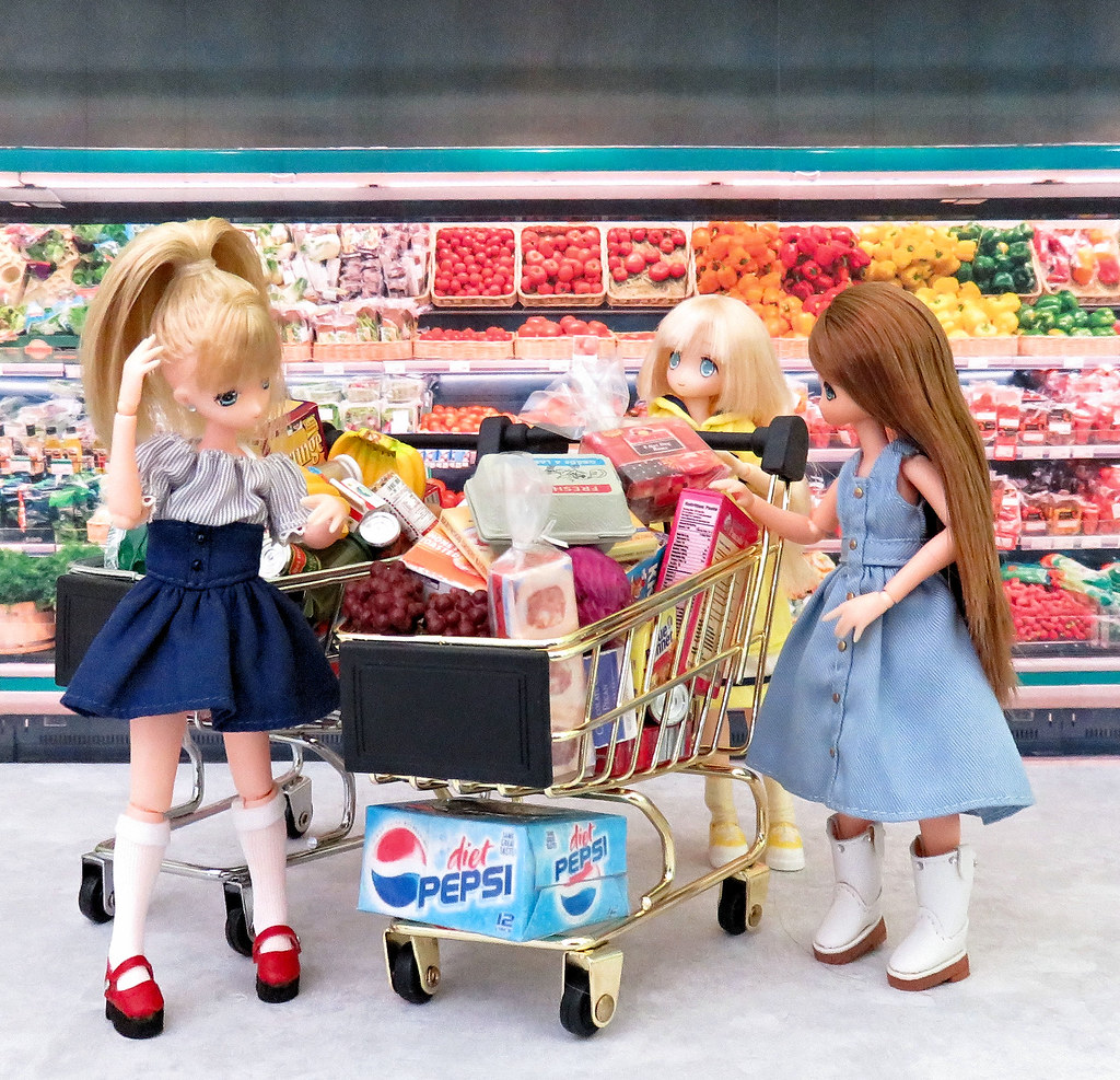 Tiny Lien, Raili,  & Chiika Go Food Shopping