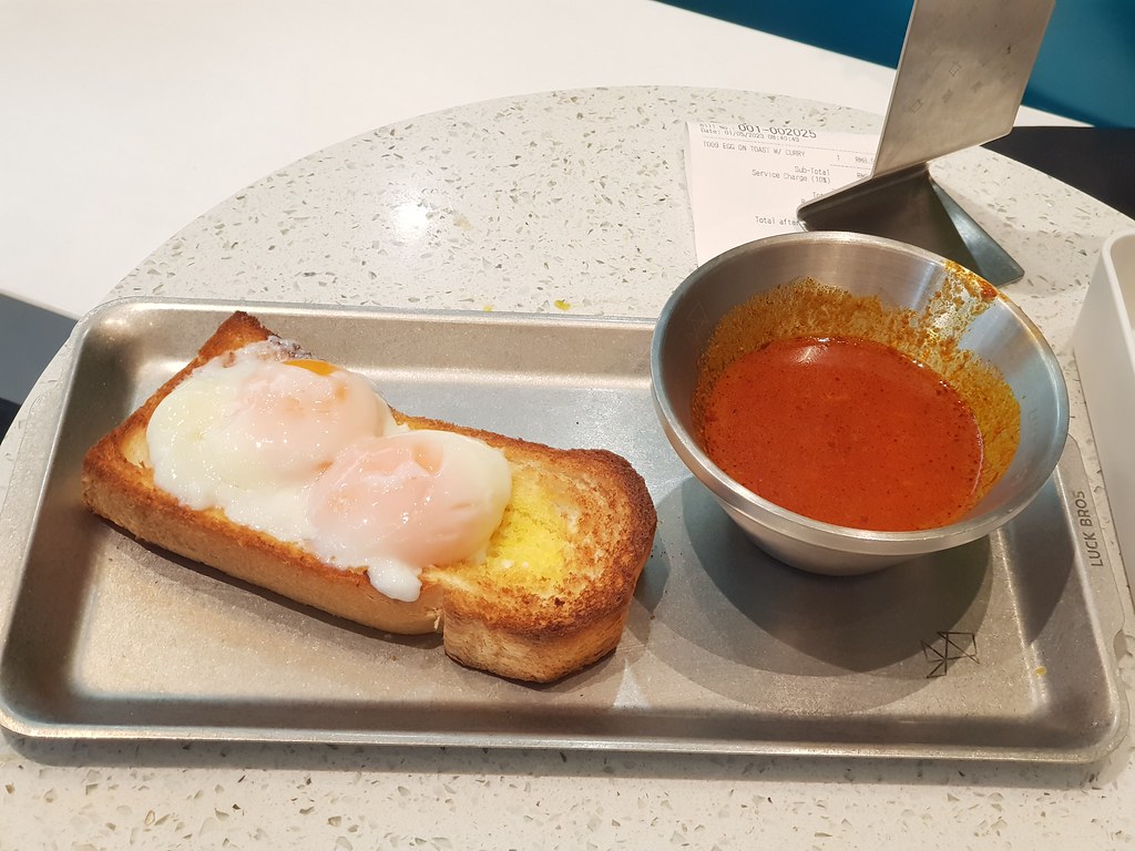 土司配半熟蛋和咖哩 Egg on Toast w/Curry rm$8.90 @ Luck Bros KLiA2