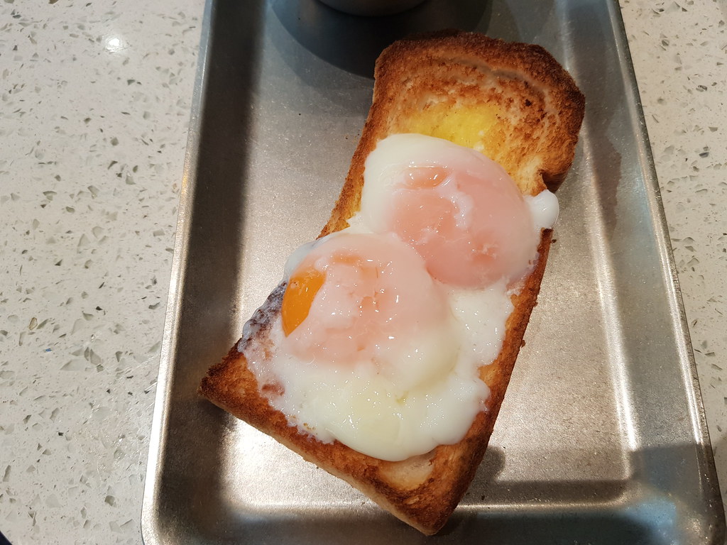 土司配半熟蛋和咖哩 Egg on Toast w/Curry rm$8.90 @ Luck Bros KLiA2