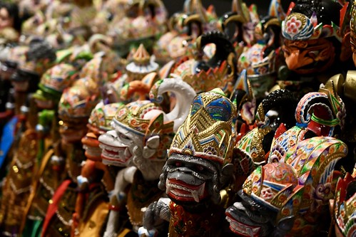 インドネシアの木彫り人形