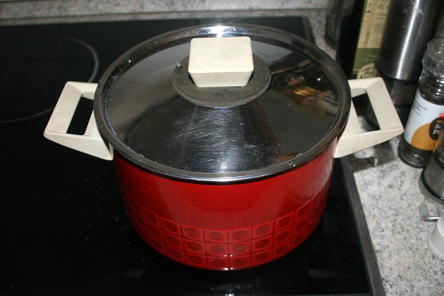 20 - Let simmer with lid on / Geschlossen köcheln lassen