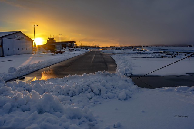 LEADING LIGHT - CLEARED AIRPORT  RUNWAY
