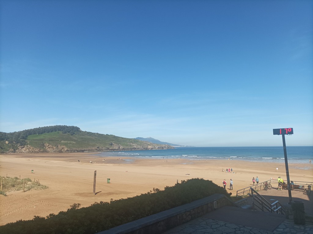 Playa la arena en este precioso martes de inicio del mes d… | Flickr