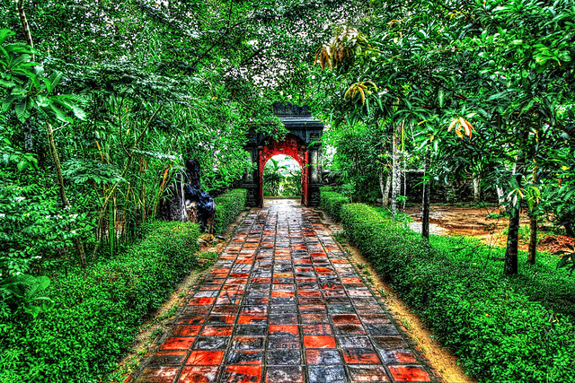Huế VN - Thiên Mụ Pagoda 15