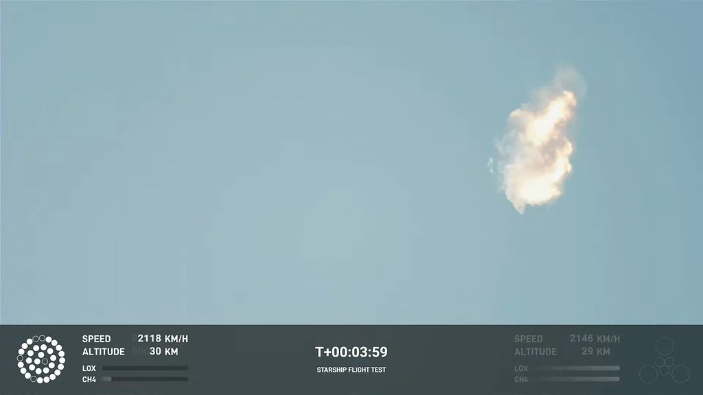 「星艦」（Starship）升空4分鐘後爆炸。照片來源：擷取自SpaceX YouTube影片