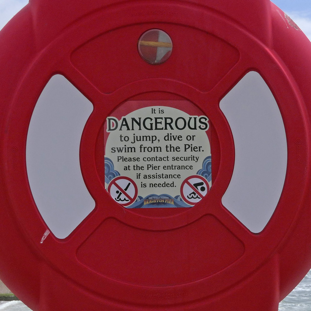 IT IS FORBIDDEN and DANGEROUS to jump, dive or swim from the pier