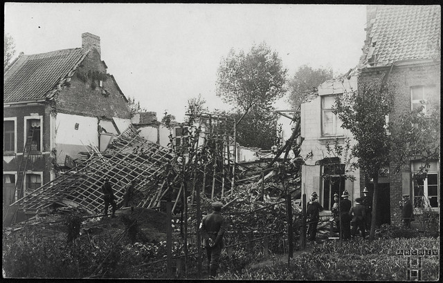 ArchivTappen34(1E)219 Kriegszerstörung, Haus, Feuerwehr, Frankreich, WWI 1914-1918