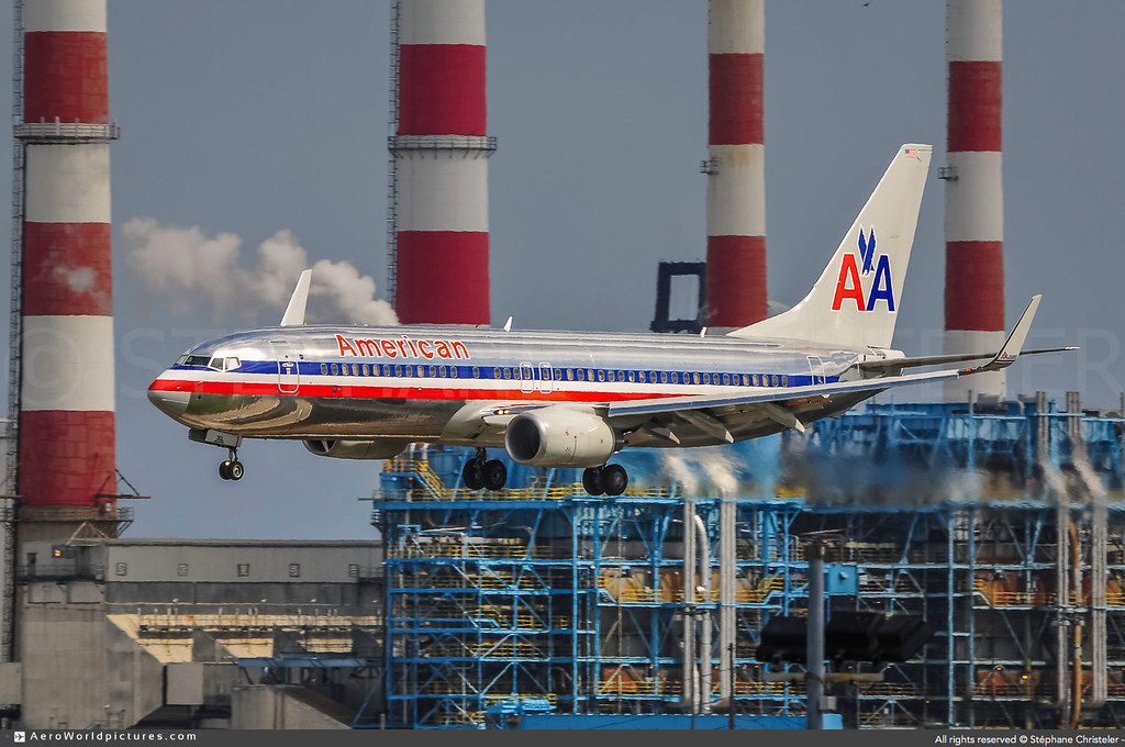 FLL | #AmericanAirlines #B737-800 | #AWP-CHR • 2011