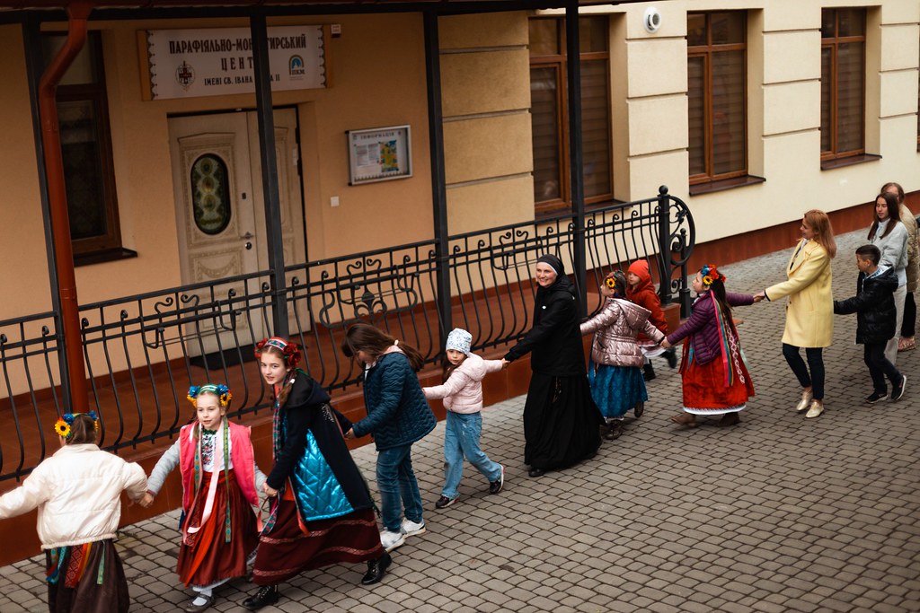 Ucrania - Festejos de Pascua con los niños de la Parroquia en Ivano-Frankivsk
