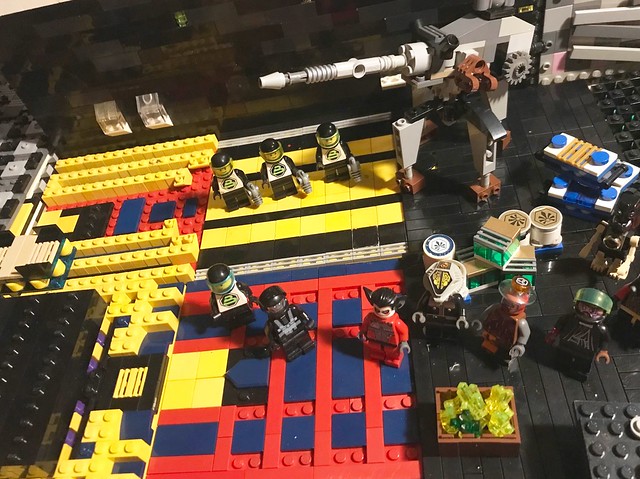 Classic Space: a shady trade inside a Blacktron hangar bay with a crew of freebooting pirates on some Nuclear Waste for a cannon and some power-Crystals (AFOL LEGO MOC with alien minifigures) Hobby Toy collection and phtography