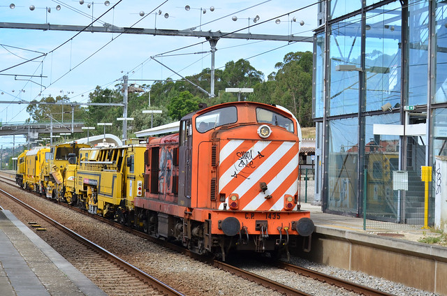 English Electric 1435 with Medway train nr. 95205 composed by machinery from railway maintenance company Mota-Engil passing by Virtudes, Portugal