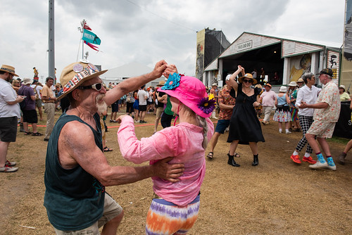 David and Lisa dance during Jazz Fest 2023 day 5 on May 5, 2023. photo by Ryan Hodgson-Rigsbee