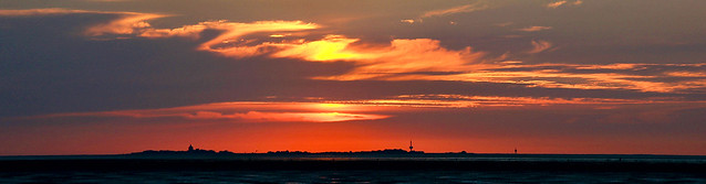 Abendrot über der Insel Neuwerk vor Cuxhaven an der Nordsee