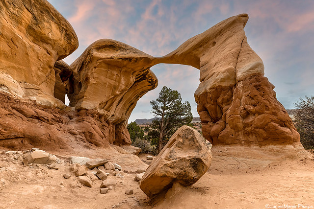 Metate Arch View