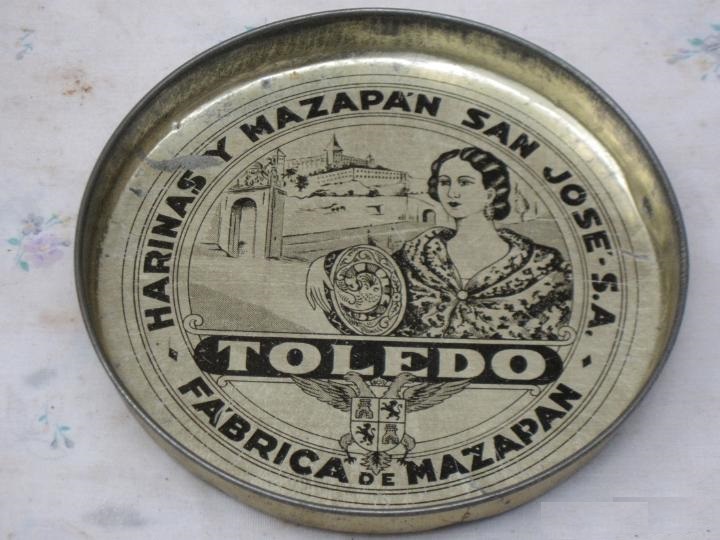 Caja metálica de la Fábrica de harinas, mazapán y dulces "San José" de Castro y Compañía.