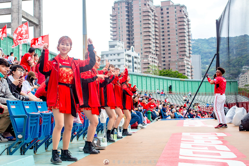 天母棒球場門票,天母棒球場 啦啦隊位置,天母棒球場座位,龍星雙人席,天母棒球場,天母棒球場髮香區,天母棒球場 座位,龍星雙人席位置,天母棒球場 停車,天母球場座位,天母棒球場視野 @布雷克的出走旅行視界