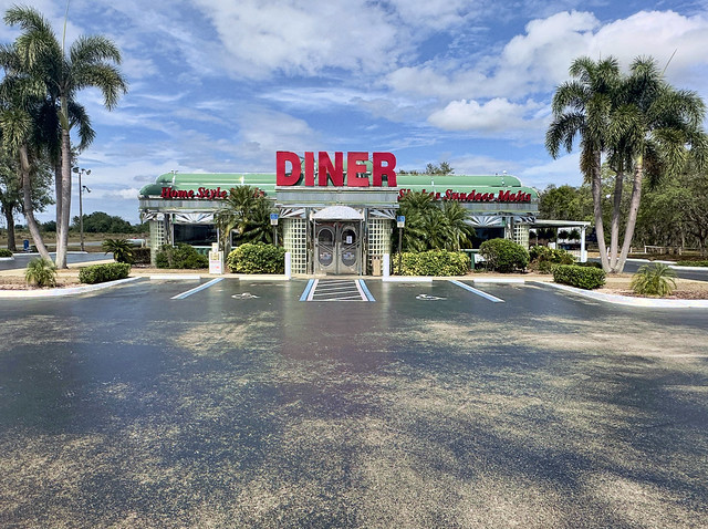 Sebring Diner, 4040 US Highway 27 S, Polk County, Florida, USA / Built: 1999 / Parcel Number: S-04-35-29-040-0010-0050 / Exterior Wall: Glass Thermopane / Interior Flooring: Quarry or Hard Tile / Building Type: Restaurant/Cafe