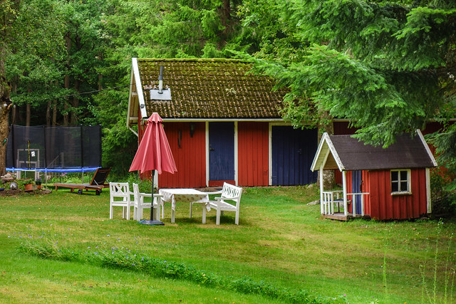 Falu red cottage next to Myrstigen