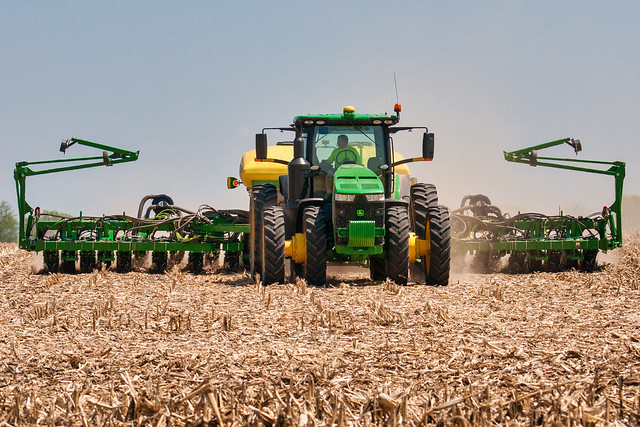 Planting Corn 2023 in Illinois