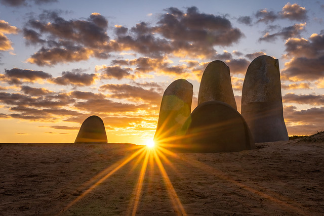 golden-sunrise-at-los-dedos-de-punta-del-este-Uruguay