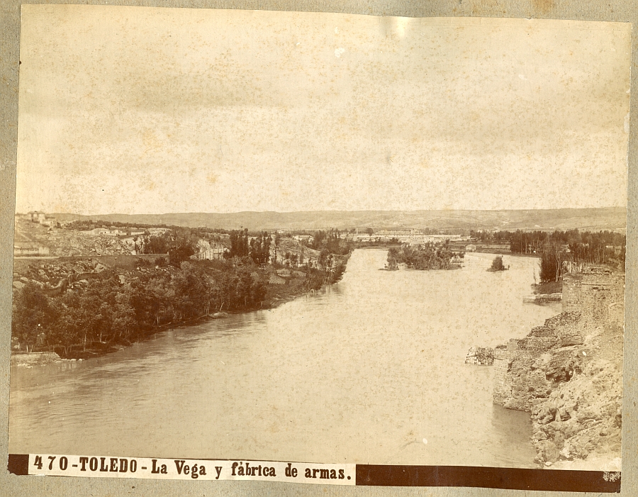 Río Tajo y Fábrica de Armas de Toledo en 1884. Fotografía de Miquel Matorrodona Maza. Archivo Municipal de Toledo.