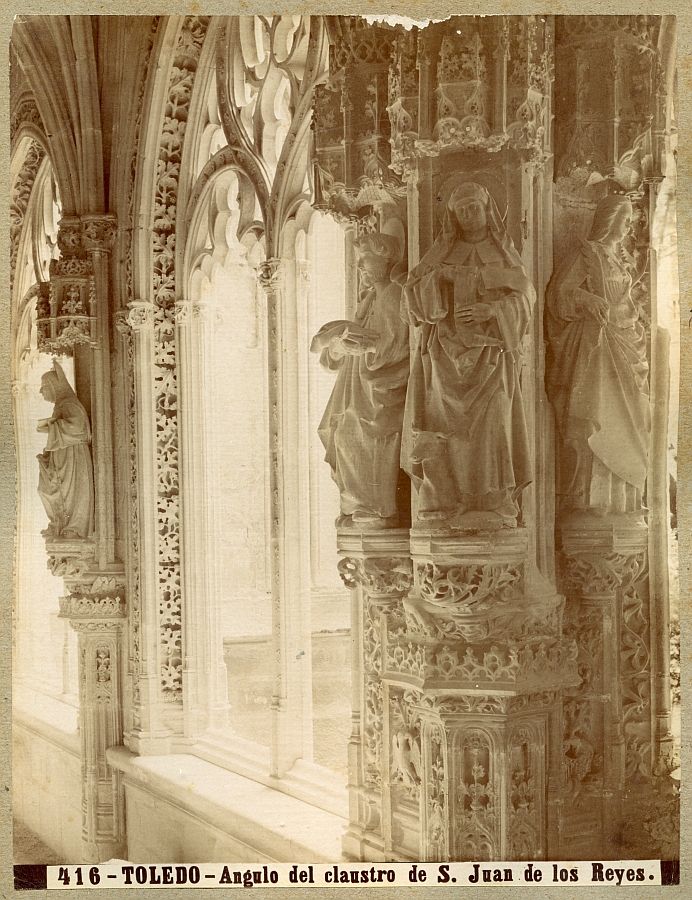 Claustro de San Juan de los Reyes en Toledo en 1884. Fotografía de Miquel Matorrodona Maza. Archivo Municipal de Toledo.