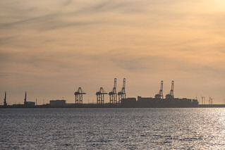 Wilhelmshaven EUROGATE Container Terminal in the sunset (view from Tossesn/Butjadingen)